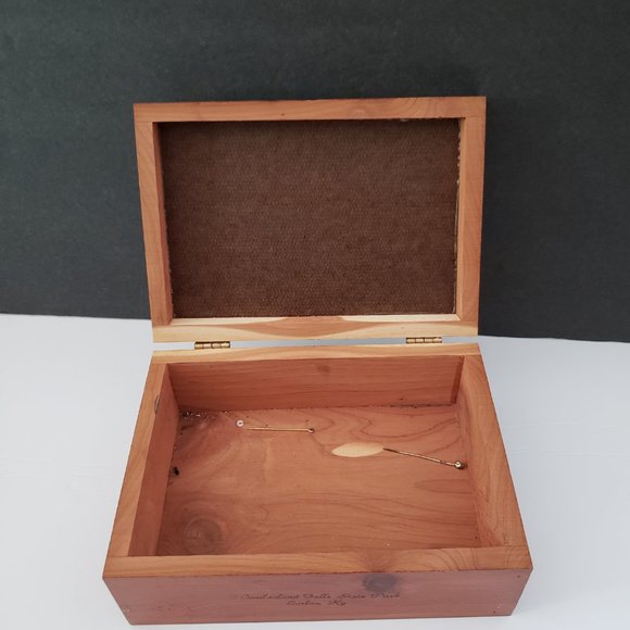 (2/$15) Vintage Cedar Box - Picture 7 of 9